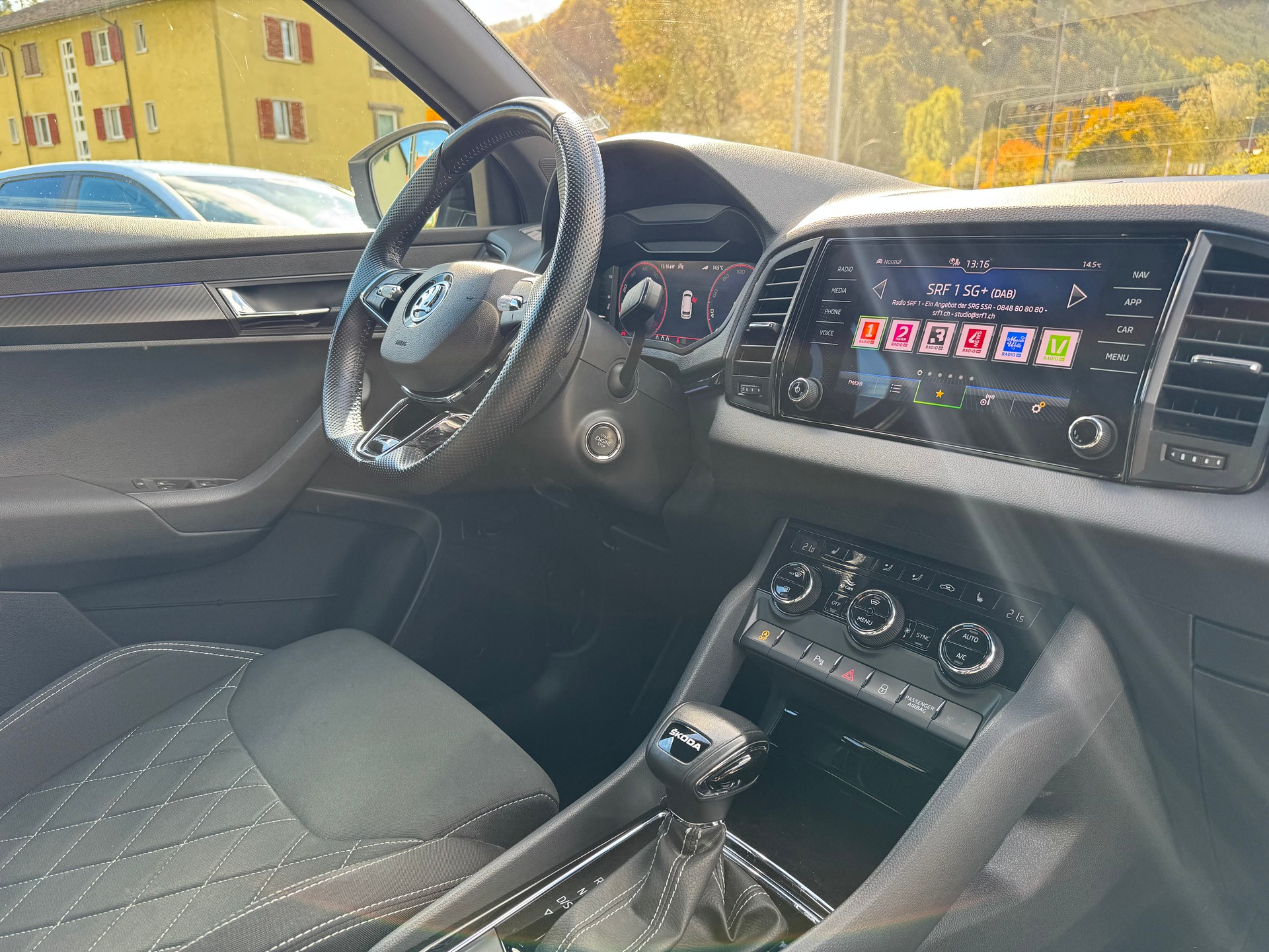 SKODA Karoq 1.5 TSI SportLine DSG-image-18