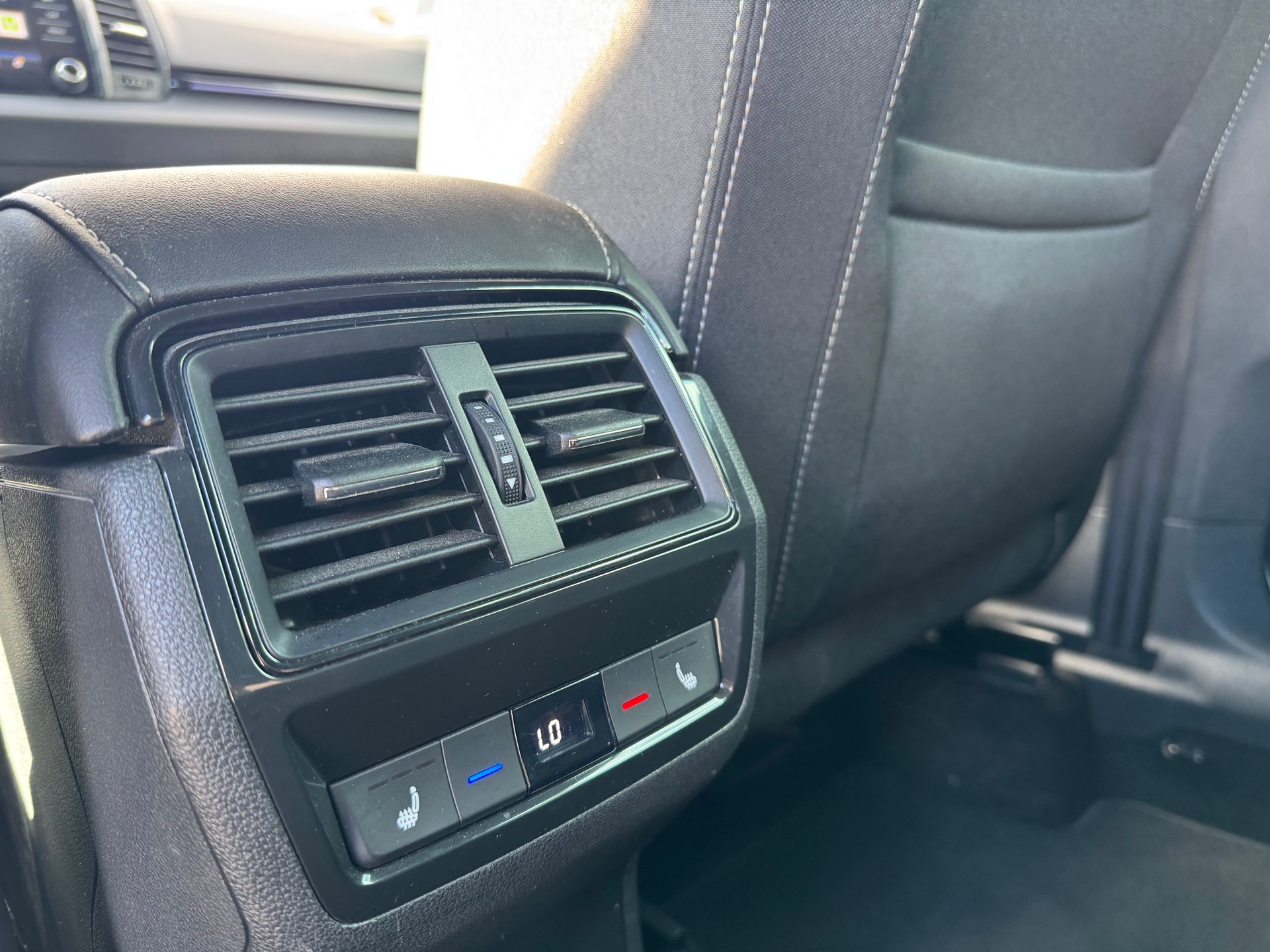 SKODA Karoq 1.5 TSI SportLine DSG-image-22