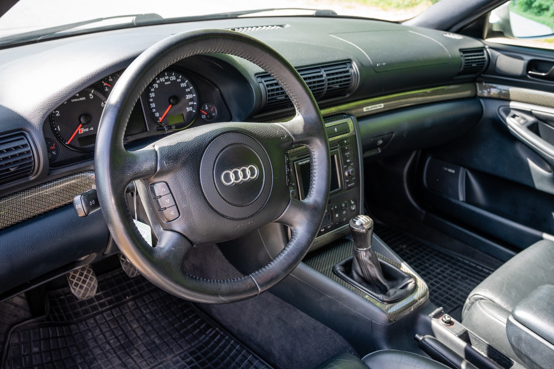AUDI RS4 Avant quattro-image-9