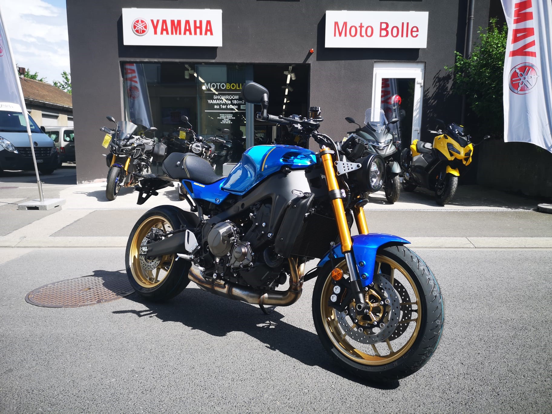 YAMAHA XSR 900-showroom-element-1
