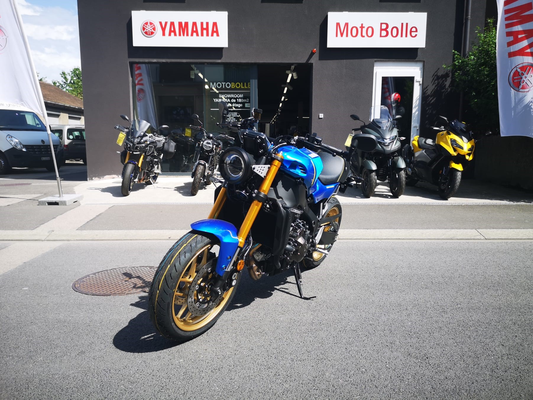 YAMAHA XSR 900-showroom-element-2