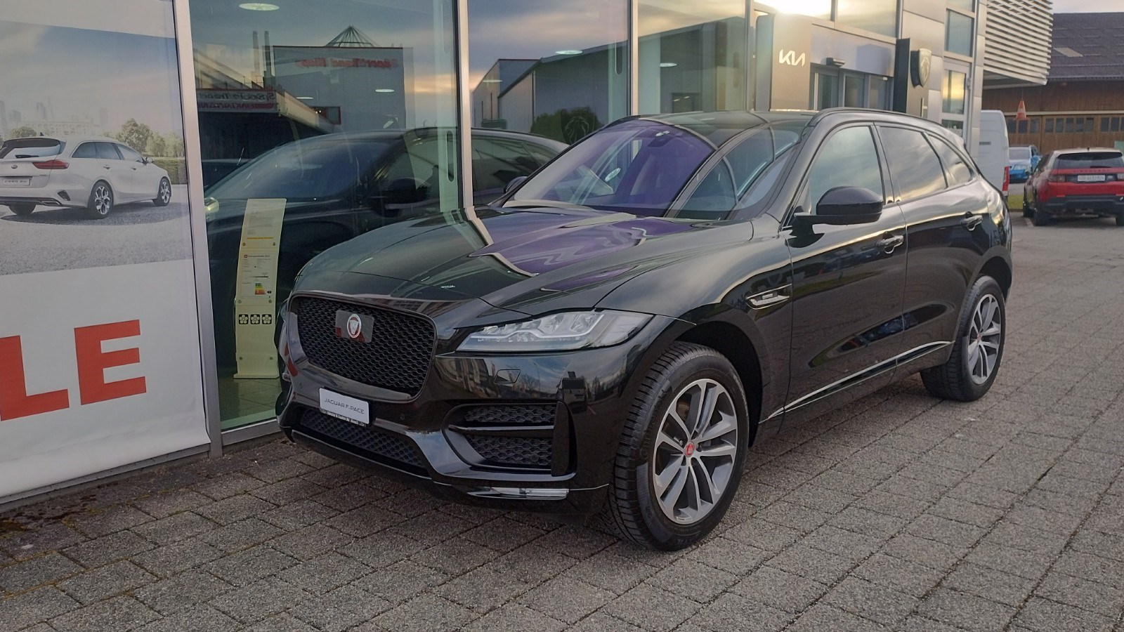 JAGUAR F-Pace 25t 2.0 R-Sport AWD Automatik-image-0