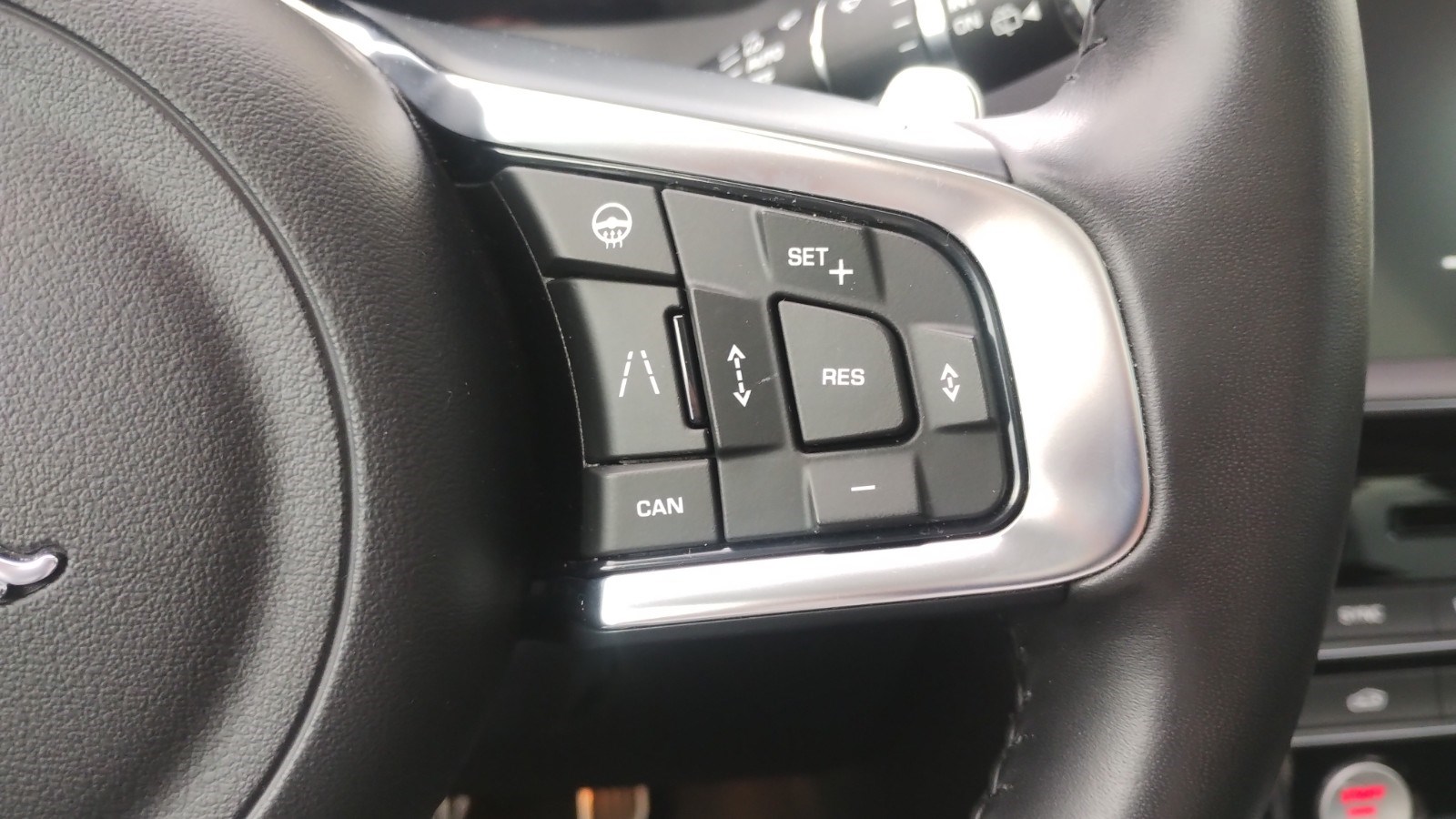 JAGUAR F-Pace 25t 2.0 R-Sport AWD Automatik-image-14