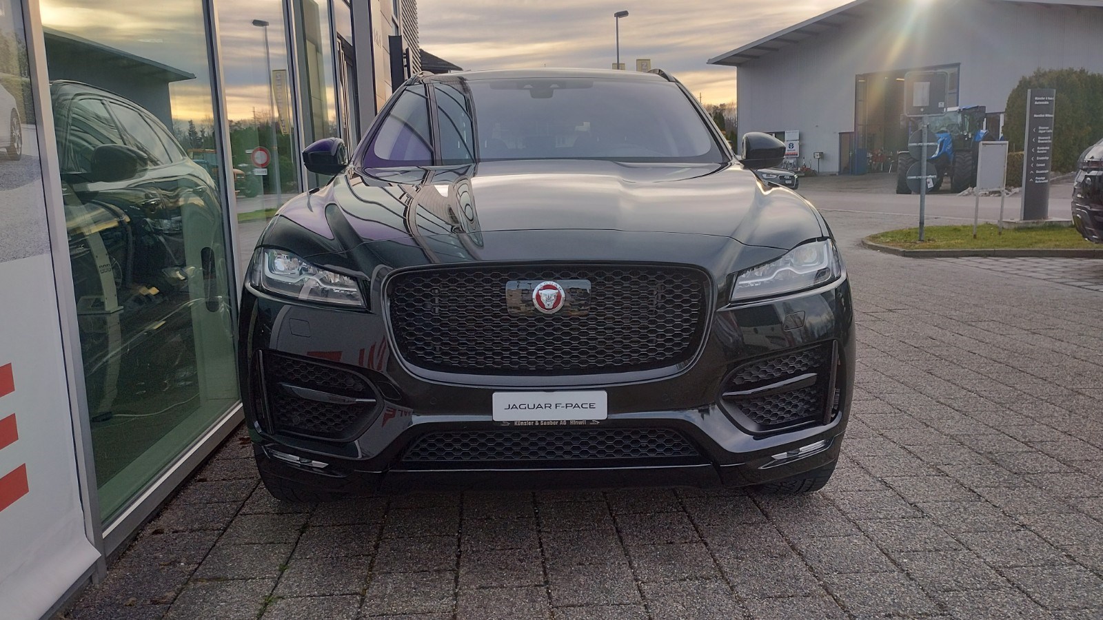 JAGUAR F-Pace 25t 2.0 R-Sport AWD Automatik-image-3