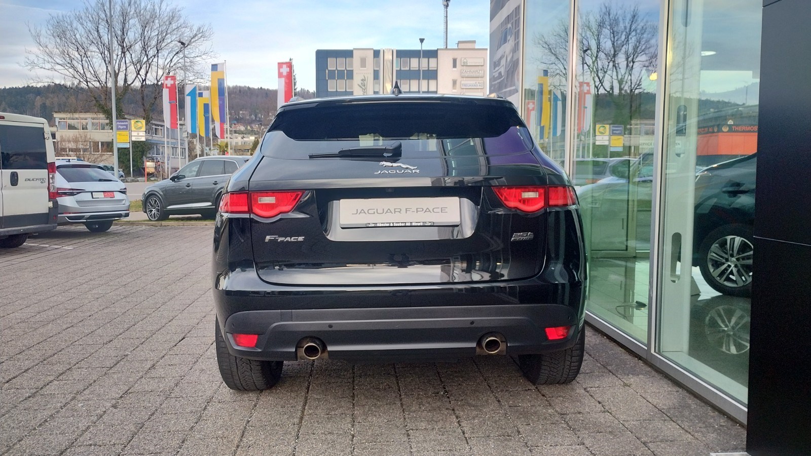 JAGUAR F-Pace 25t 2.0 R-Sport AWD Automatik-image-17