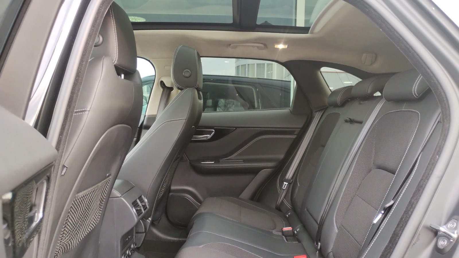 JAGUAR F-Pace 25t 2.0 R-Sport AWD Automatik-image-7