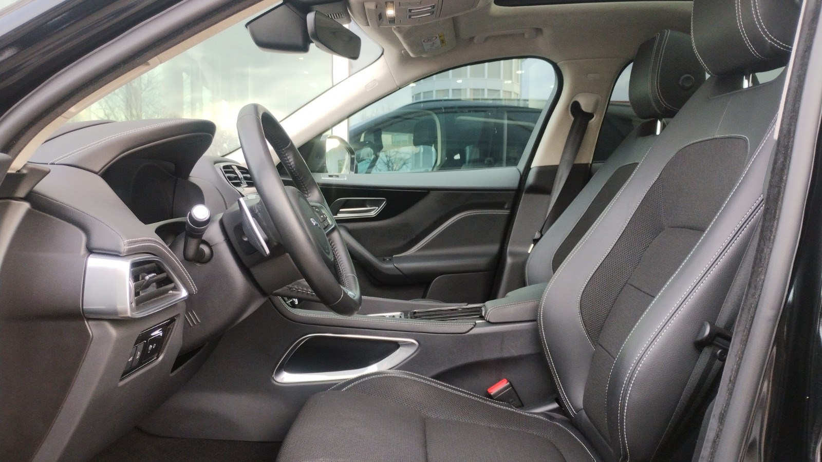 JAGUAR F-Pace 25t 2.0 R-Sport AWD Automatik-image-6