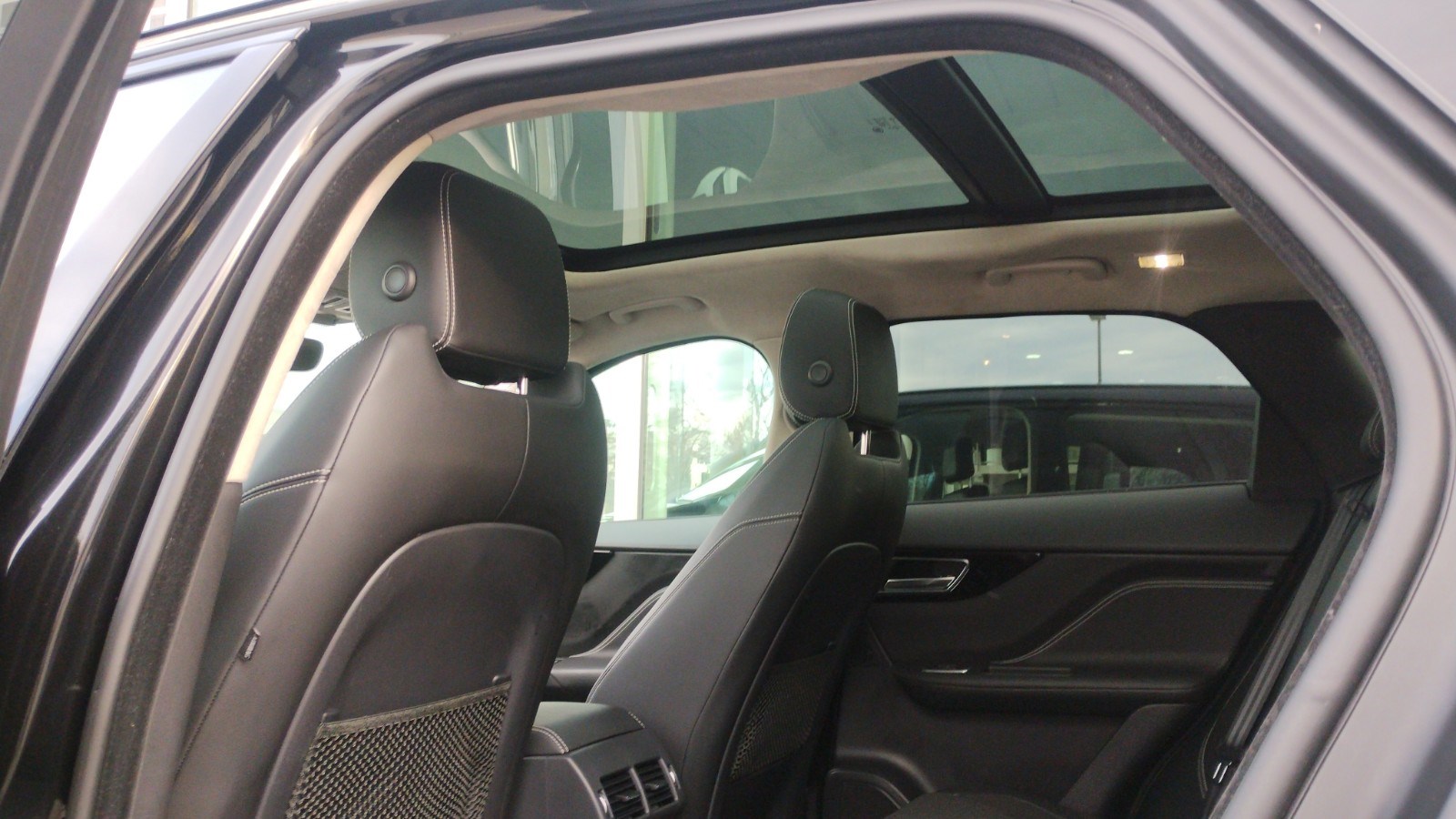 JAGUAR F-Pace 25t 2.0 R-Sport AWD Automatik-image-8