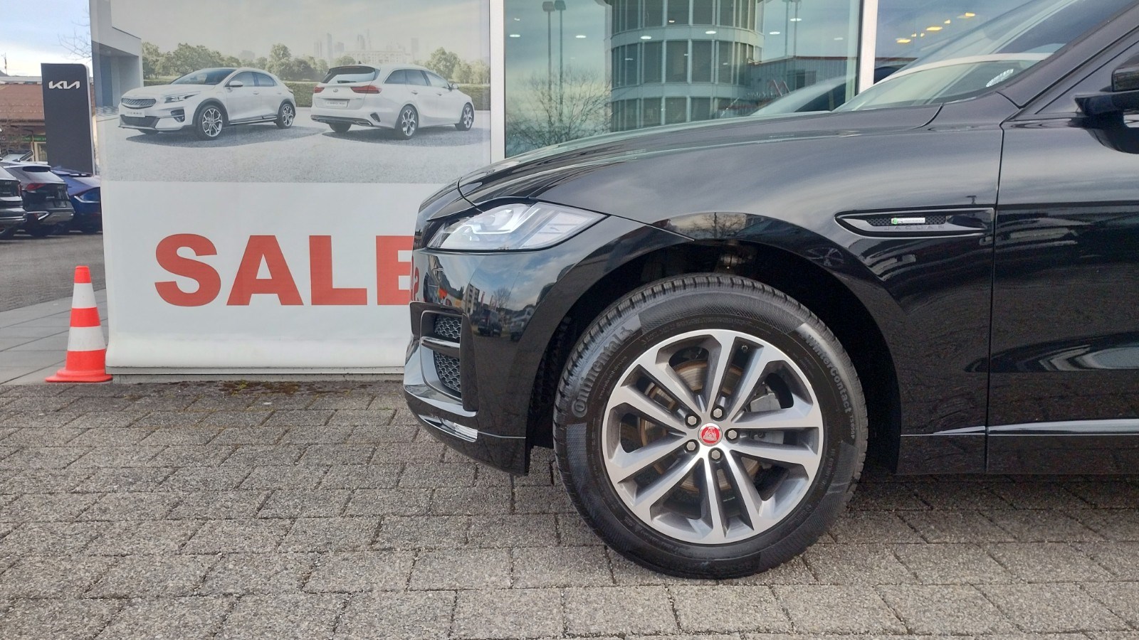 JAGUAR F-Pace 25t 2.0 R-Sport AWD Automatik-image-2
