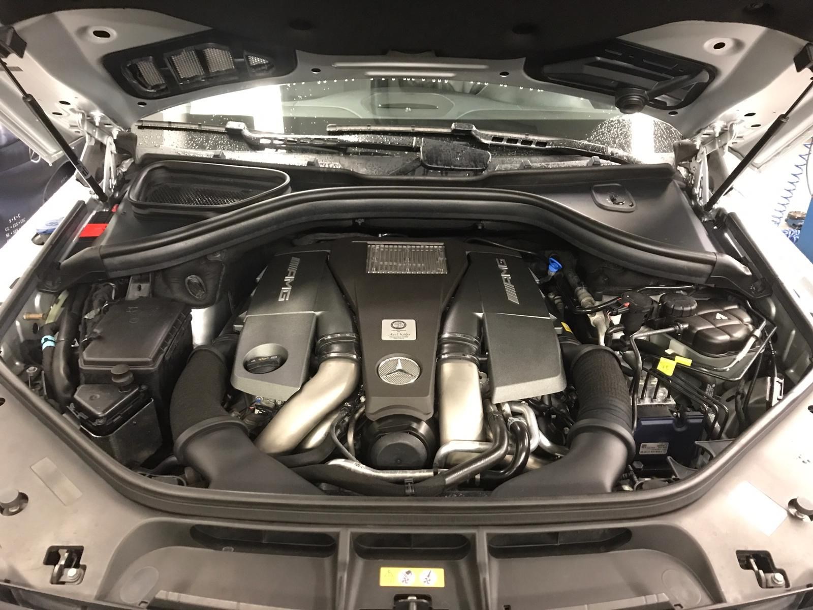 MERCEDES-BENZ ML 63 AMG 4Matic Speedshift-image-2