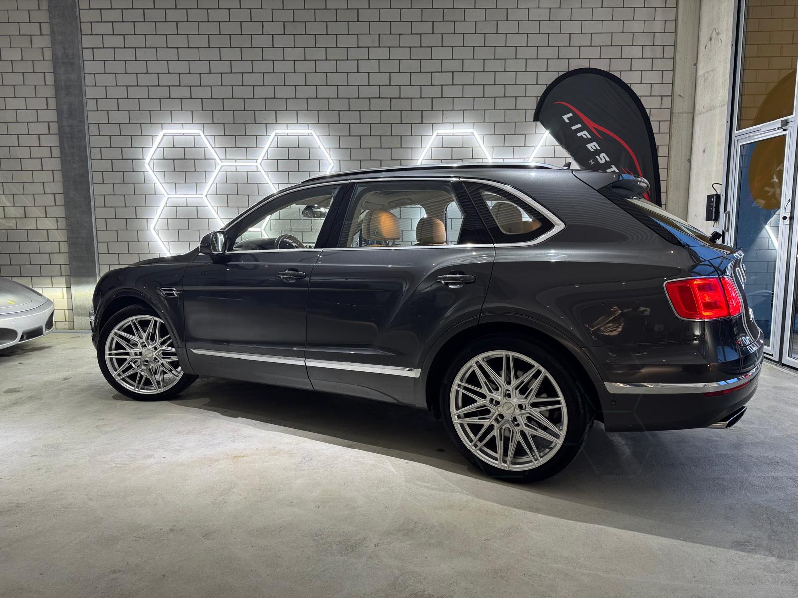 BENTLEY Bentayga W12-image-2