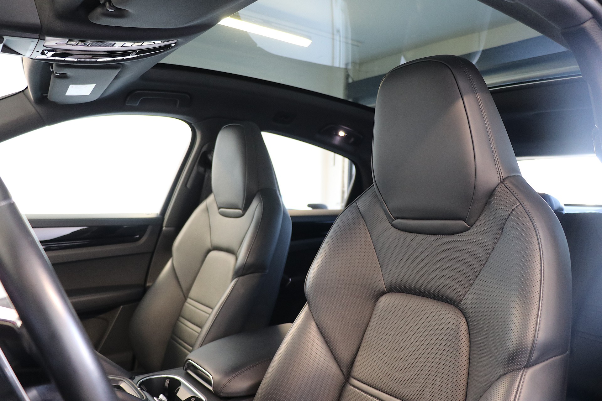 PORSCHE Cayenne S Coupé-image-6