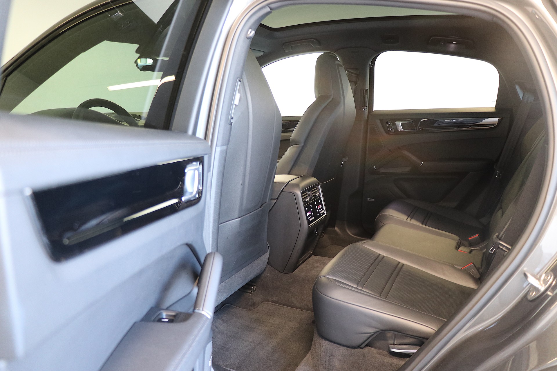 PORSCHE Cayenne S Coupé-image-14
