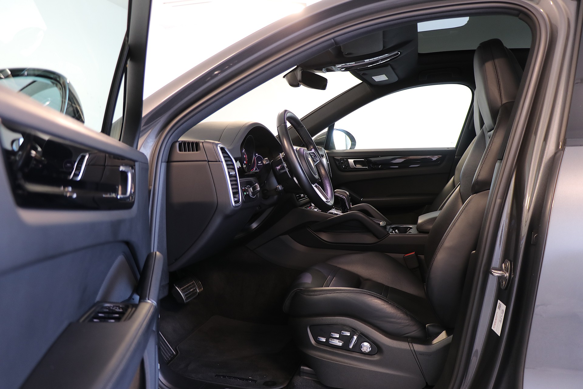 PORSCHE Cayenne S Coupé-image-5