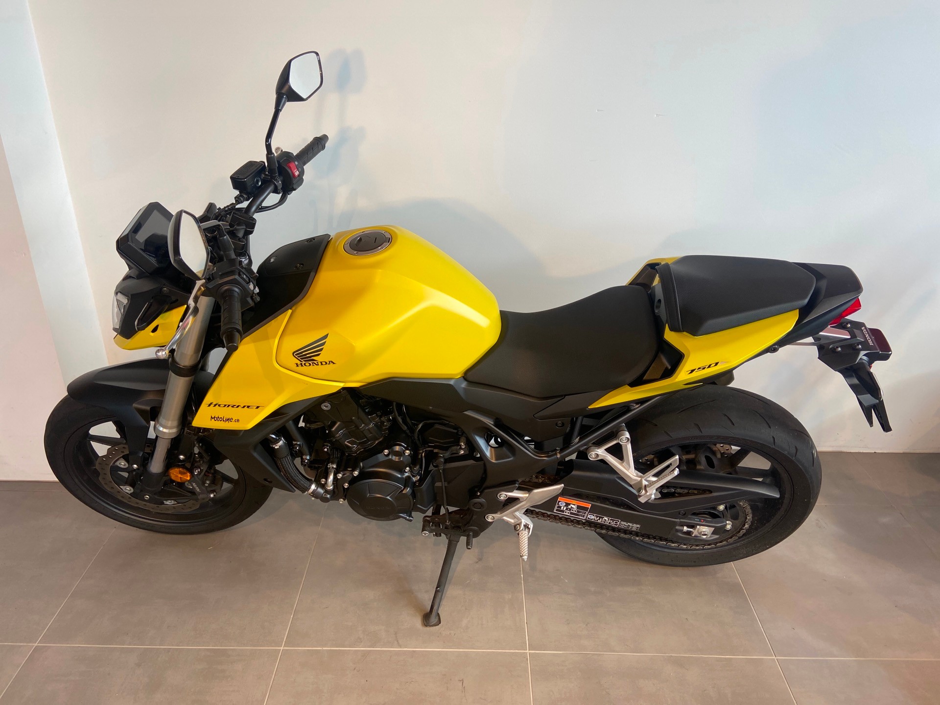 HONDA CB 750 Hornet-showroom-element-3