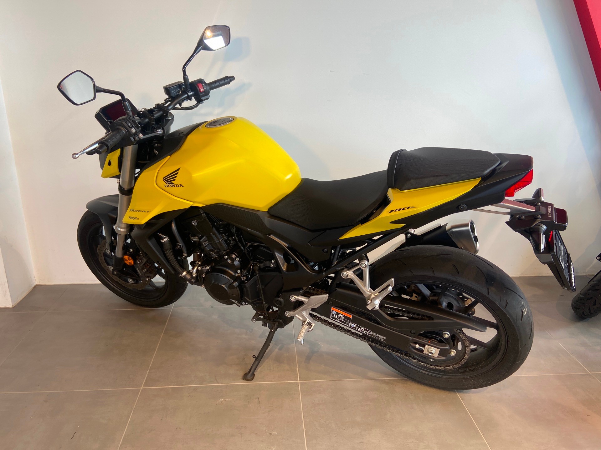 HONDA CB 750 Hornet-showroom-element-1