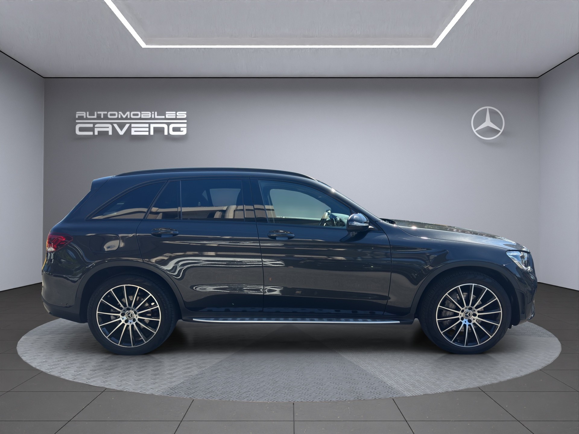 MERCEDES-BENZ GLC 200 AMG Line 4Matic 9G-Tronic-image-5