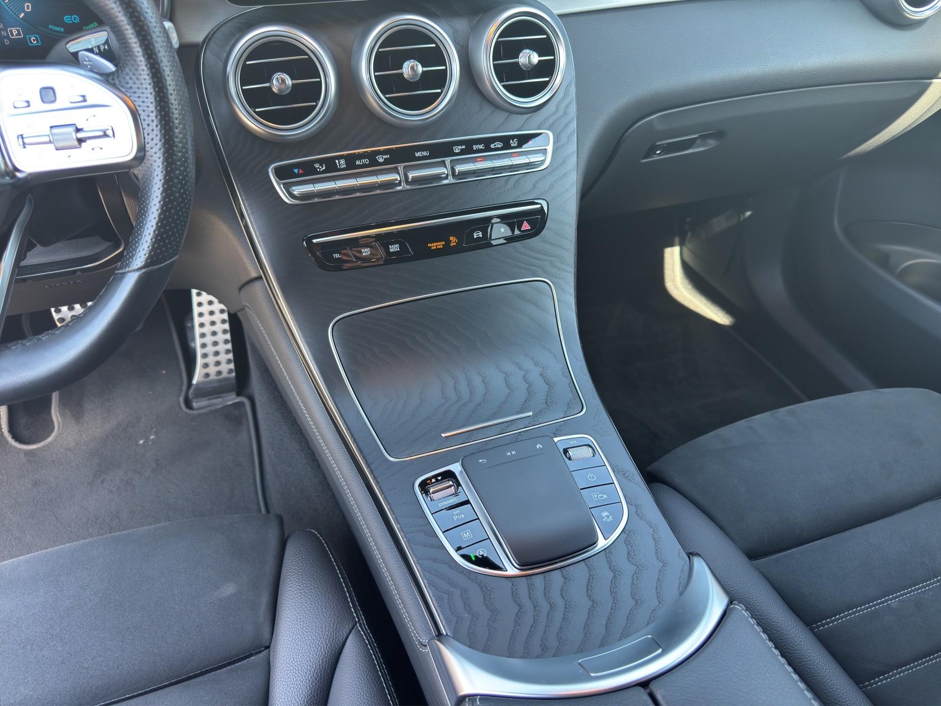 MERCEDES-BENZ GLC 200 AMG Line 4Matic 9G-Tronic-image-12