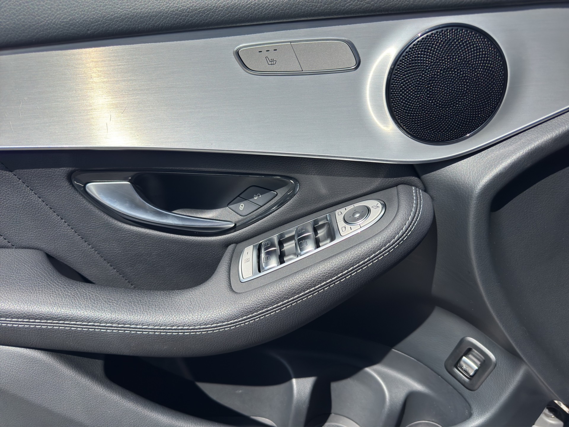 MERCEDES-BENZ GLC 200 AMG Line 4Matic 9G-Tronic-image-8