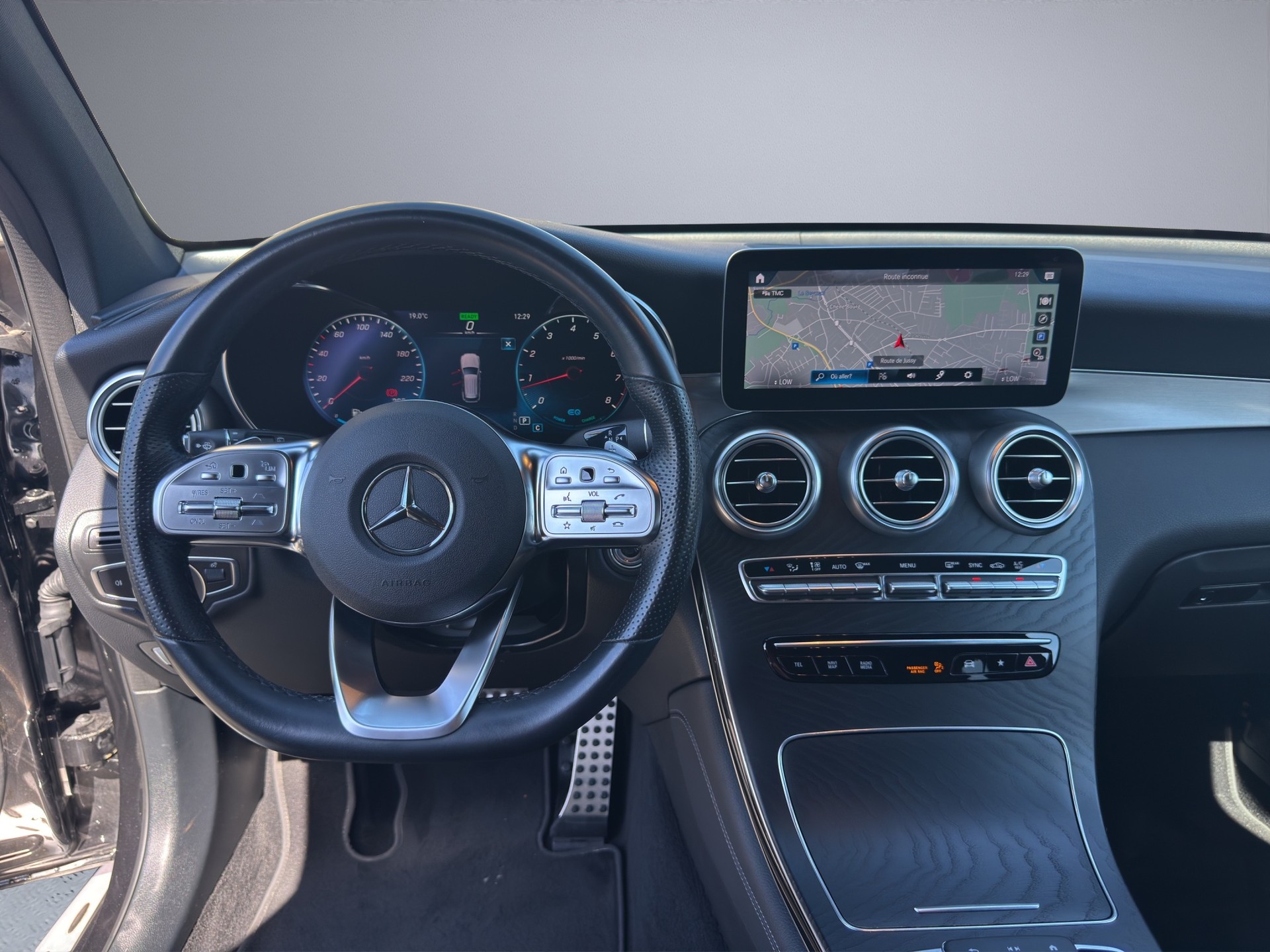 MERCEDES-BENZ GLC 200 AMG Line 4Matic 9G-Tronic-image-11