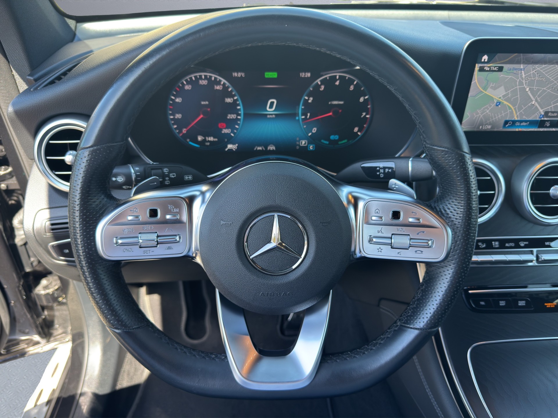 MERCEDES-BENZ GLC 200 AMG Line 4Matic 9G-Tronic-image-10