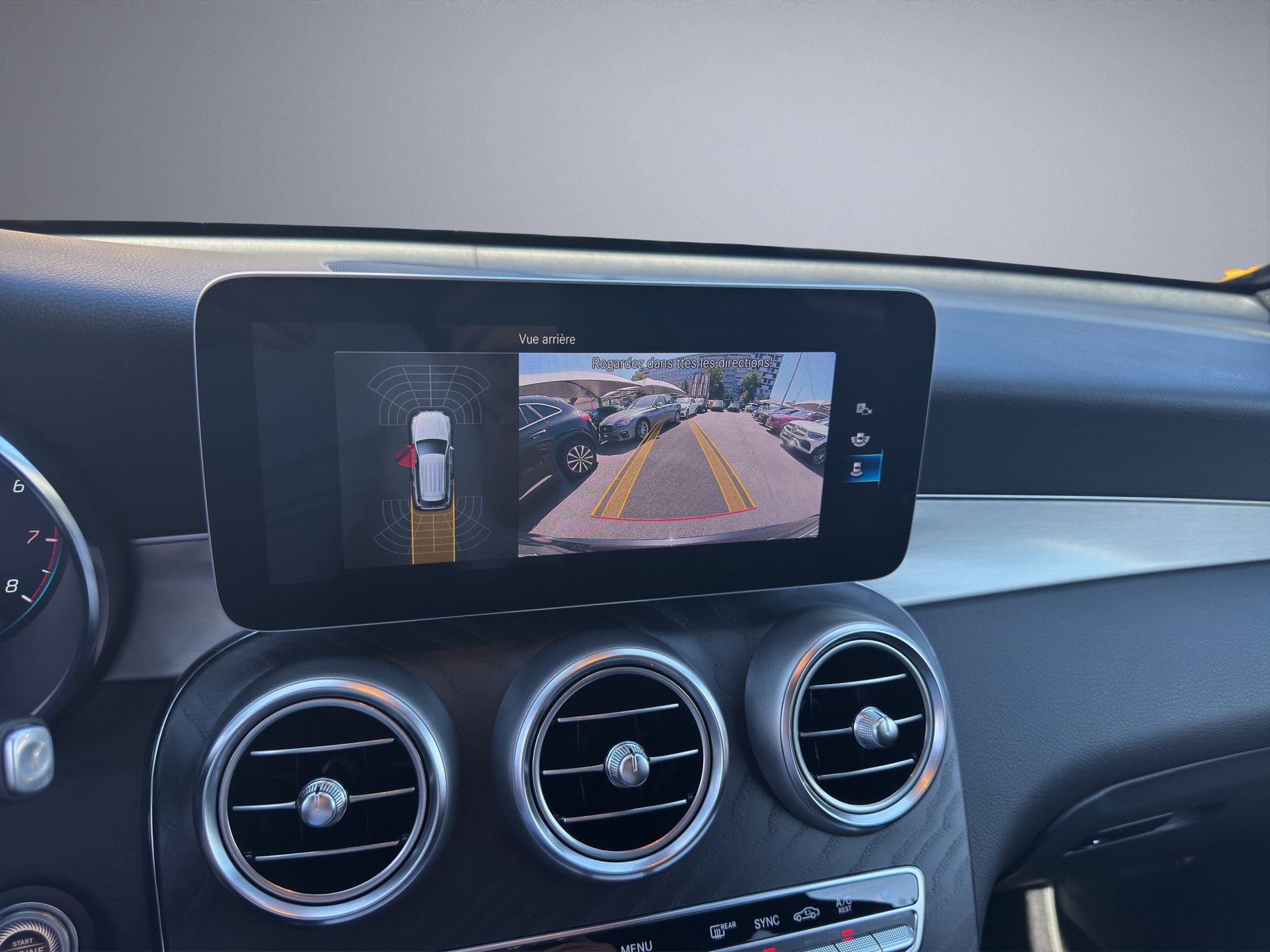 MERCEDES-BENZ GLC 200 AMG Line 4Matic 9G-Tronic-image-13