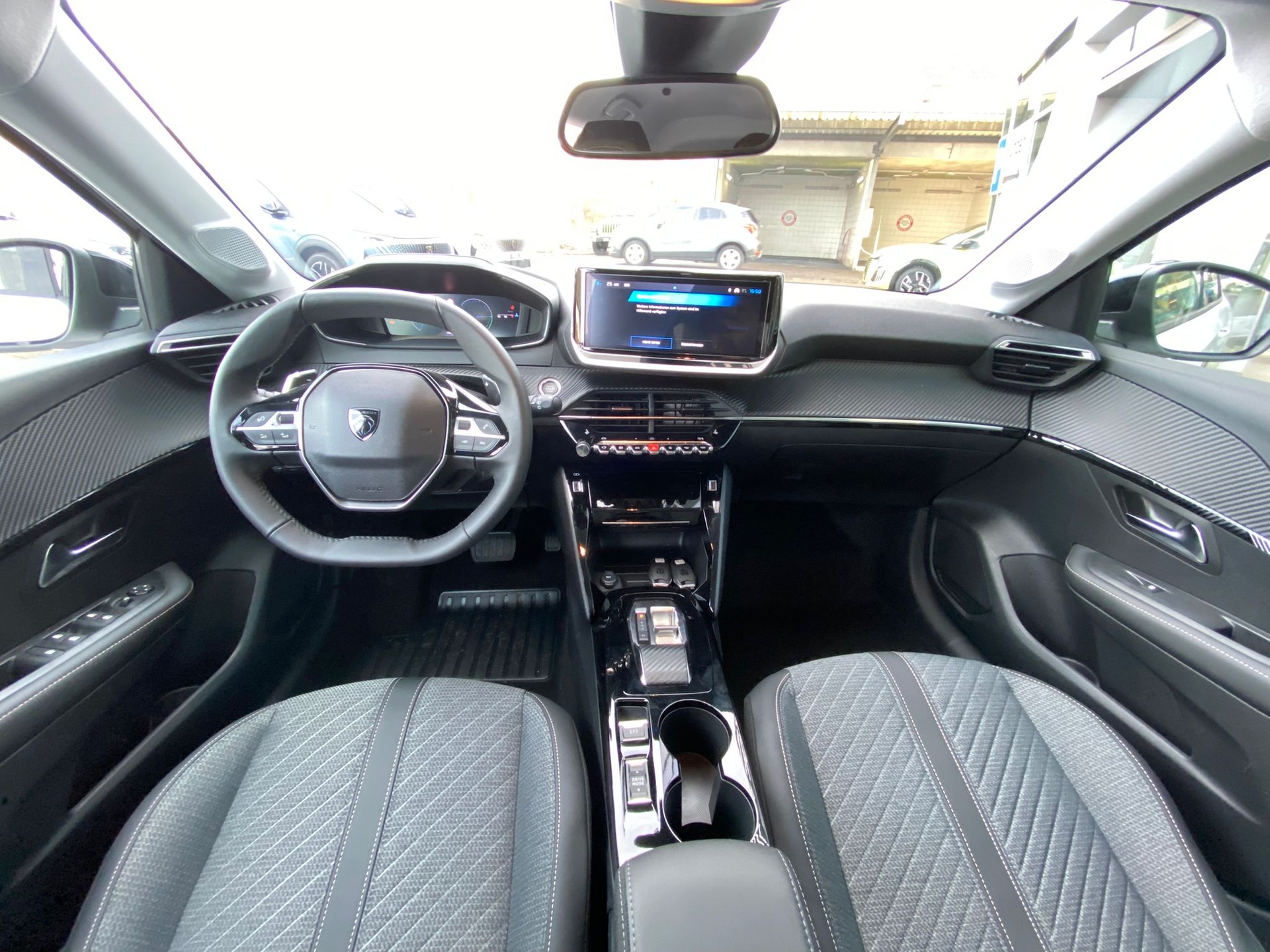 PEUGEOT 208 1.2 MHEV 110 Allure Premium-image-6