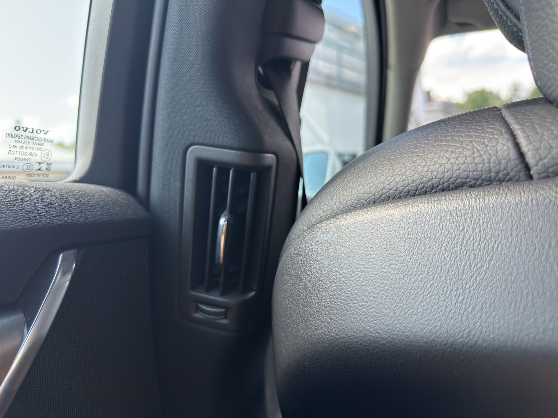 VOLVO V90 D3 Momentum Geartronic-image-42