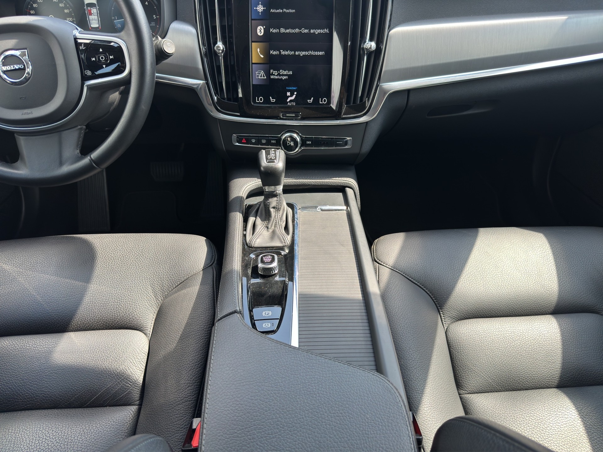 VOLVO V90 D3 Momentum Geartronic-image-23