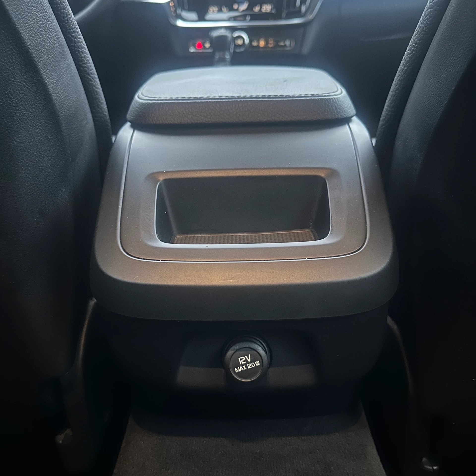 VOLVO V90 D3 Momentum Geartronic-image-30