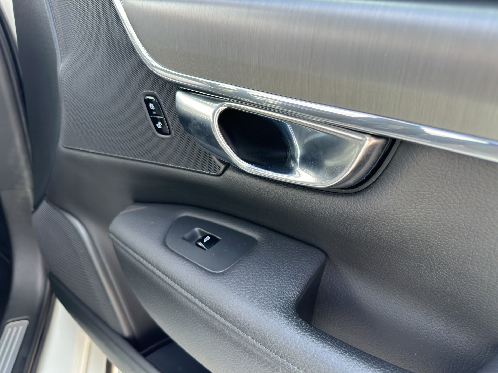 VOLVO V90 D3 Momentum Geartronic-image-15