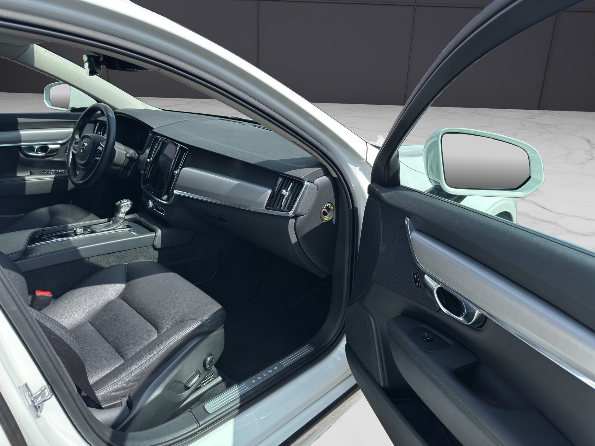 VOLVO V90 D3 Momentum Geartronic-image-14