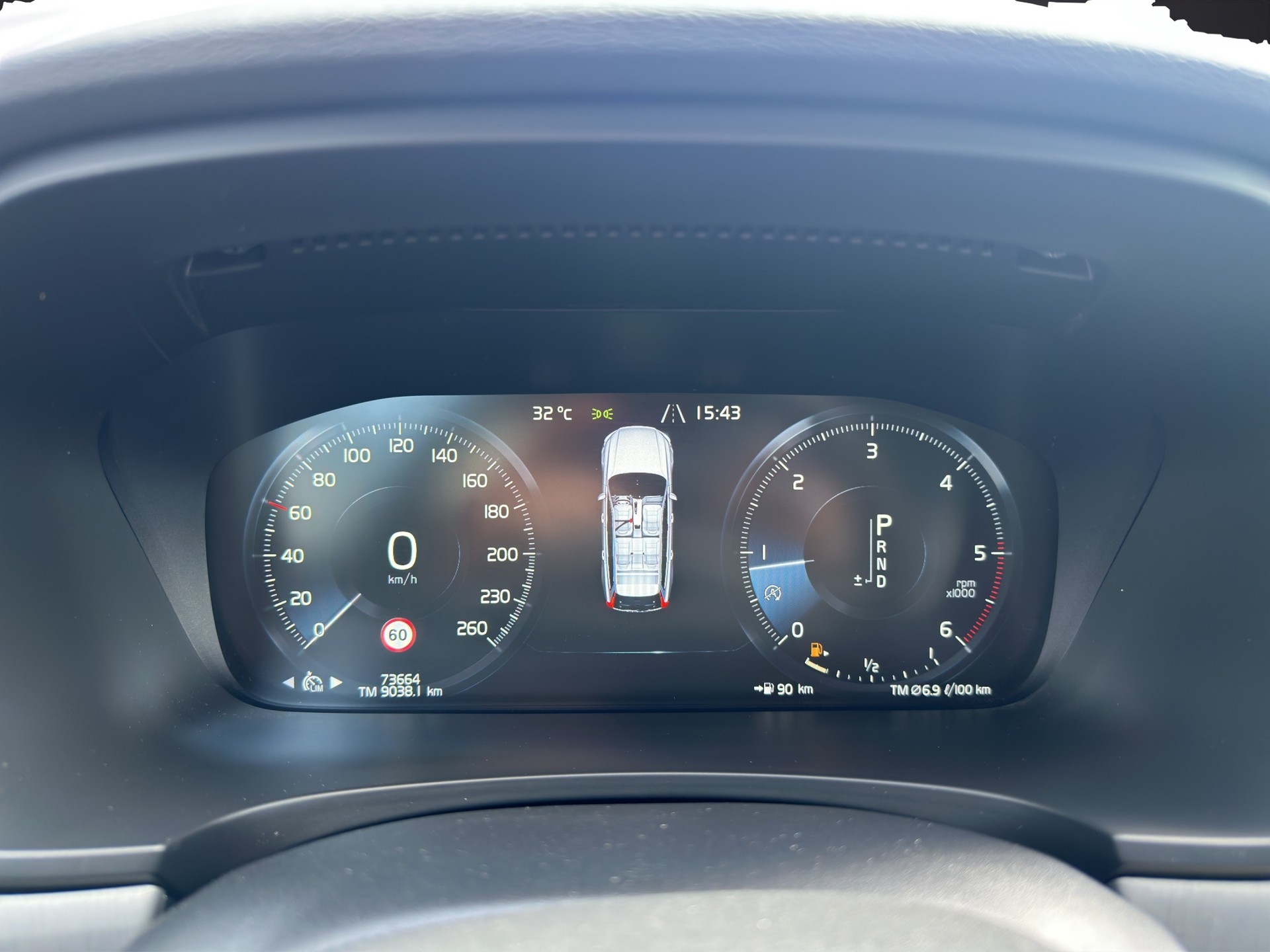 VOLVO V90 D3 Momentum Geartronic-image-22