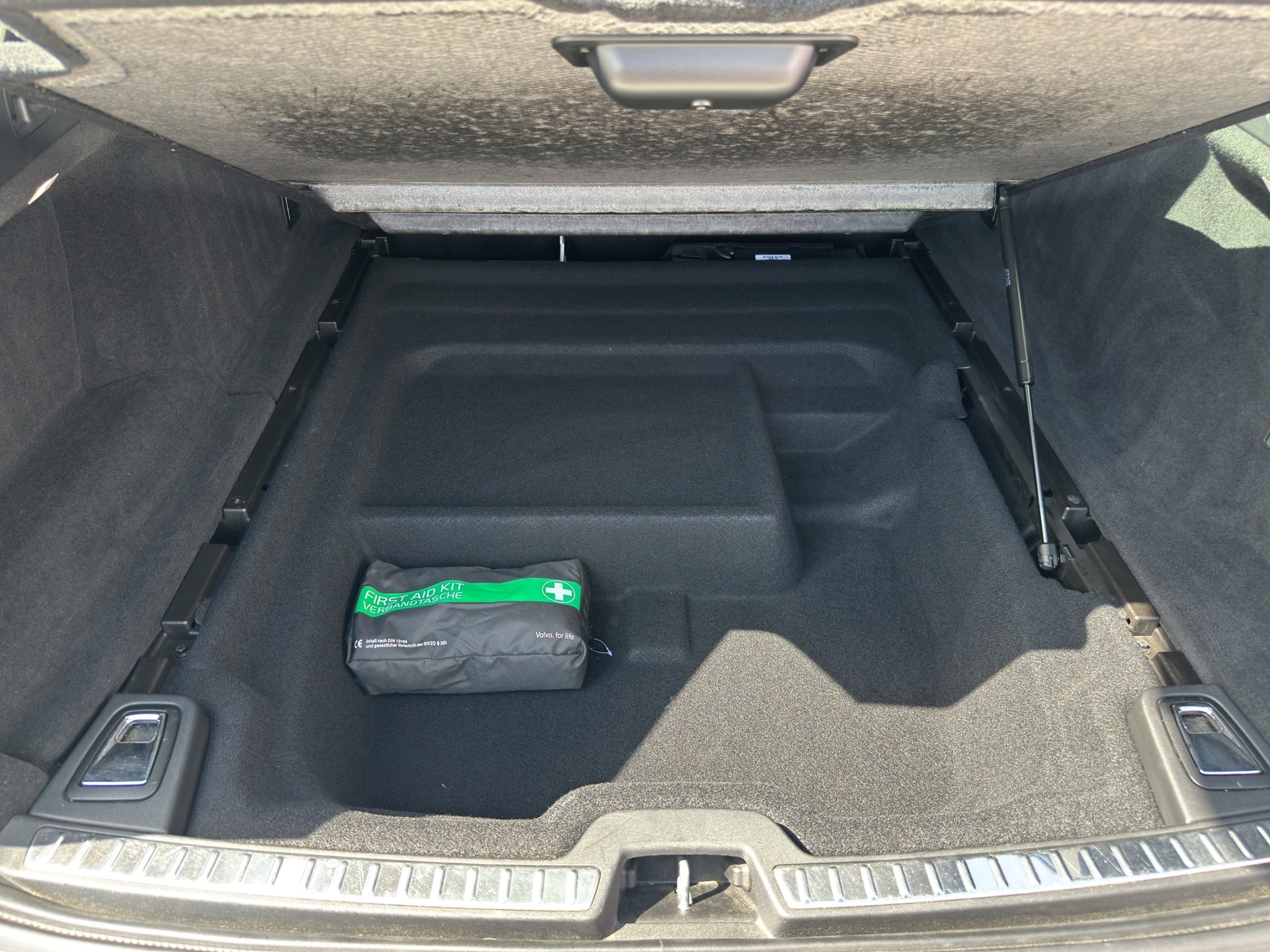 VOLVO V90 D3 Momentum Geartronic-image-60
