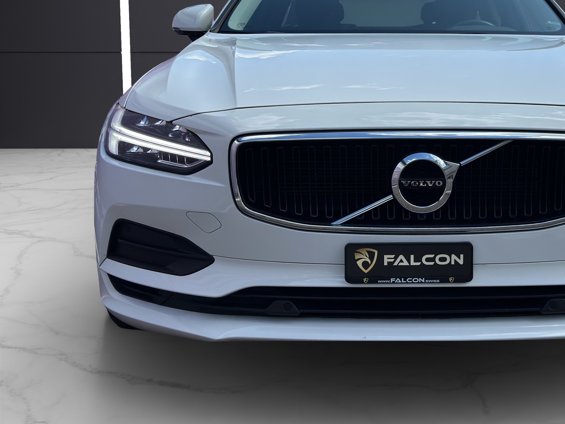 VOLVO V90 D3 Momentum Geartronic-image-45