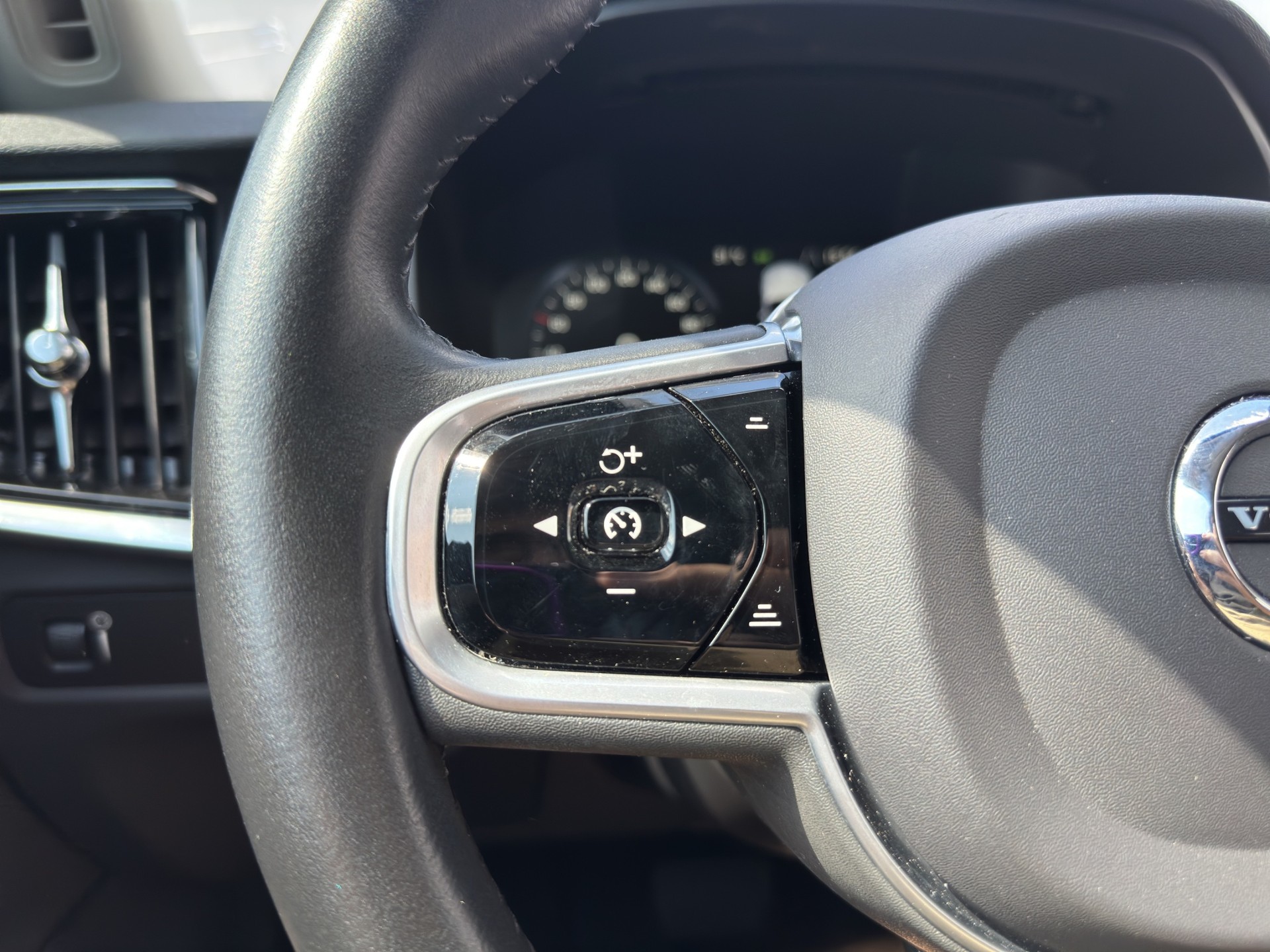 VOLVO V90 D3 Momentum Geartronic-image-21