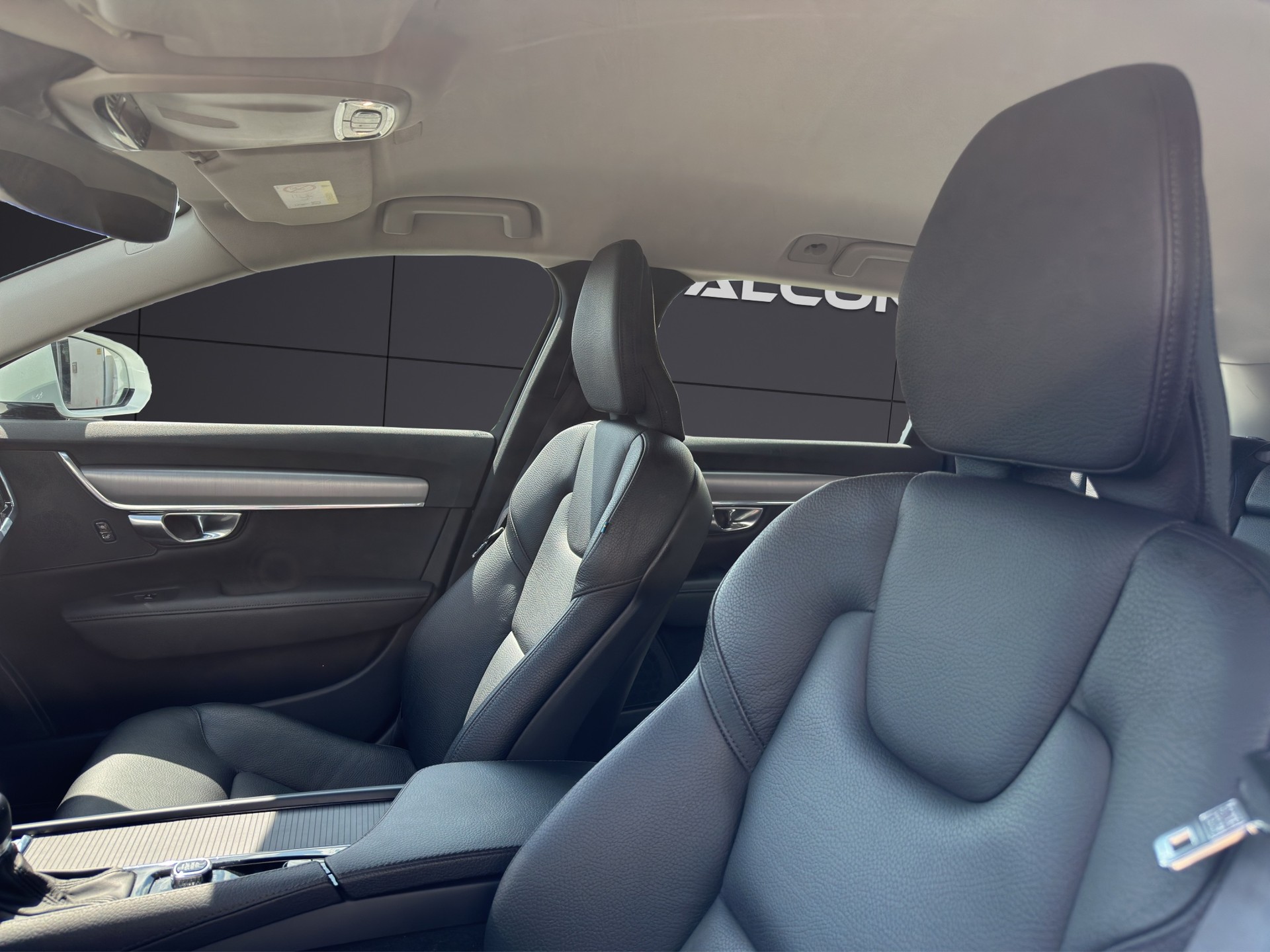 VOLVO V90 D3 Momentum Geartronic-image-32