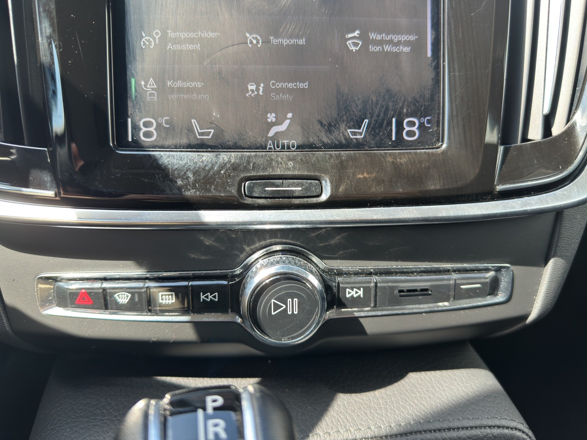 VOLVO V90 D3 Momentum Geartronic-image-34