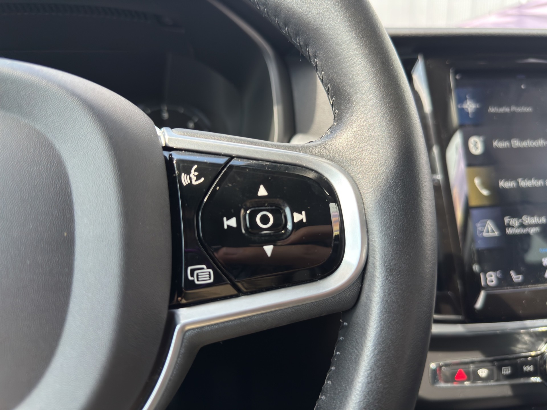 VOLVO V90 D3 Momentum Geartronic-image-20