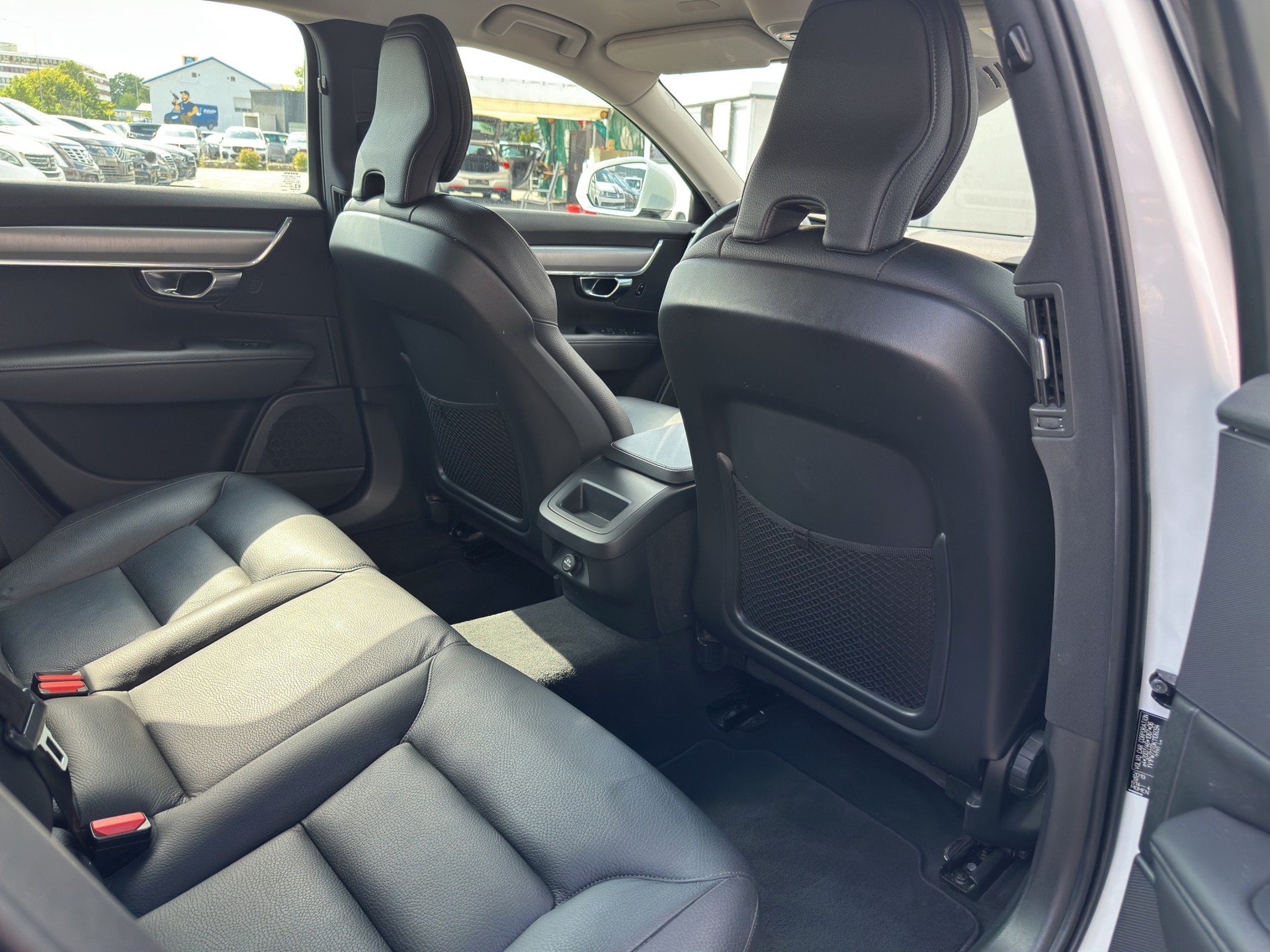VOLVO V90 D3 Momentum Geartronic-image-58