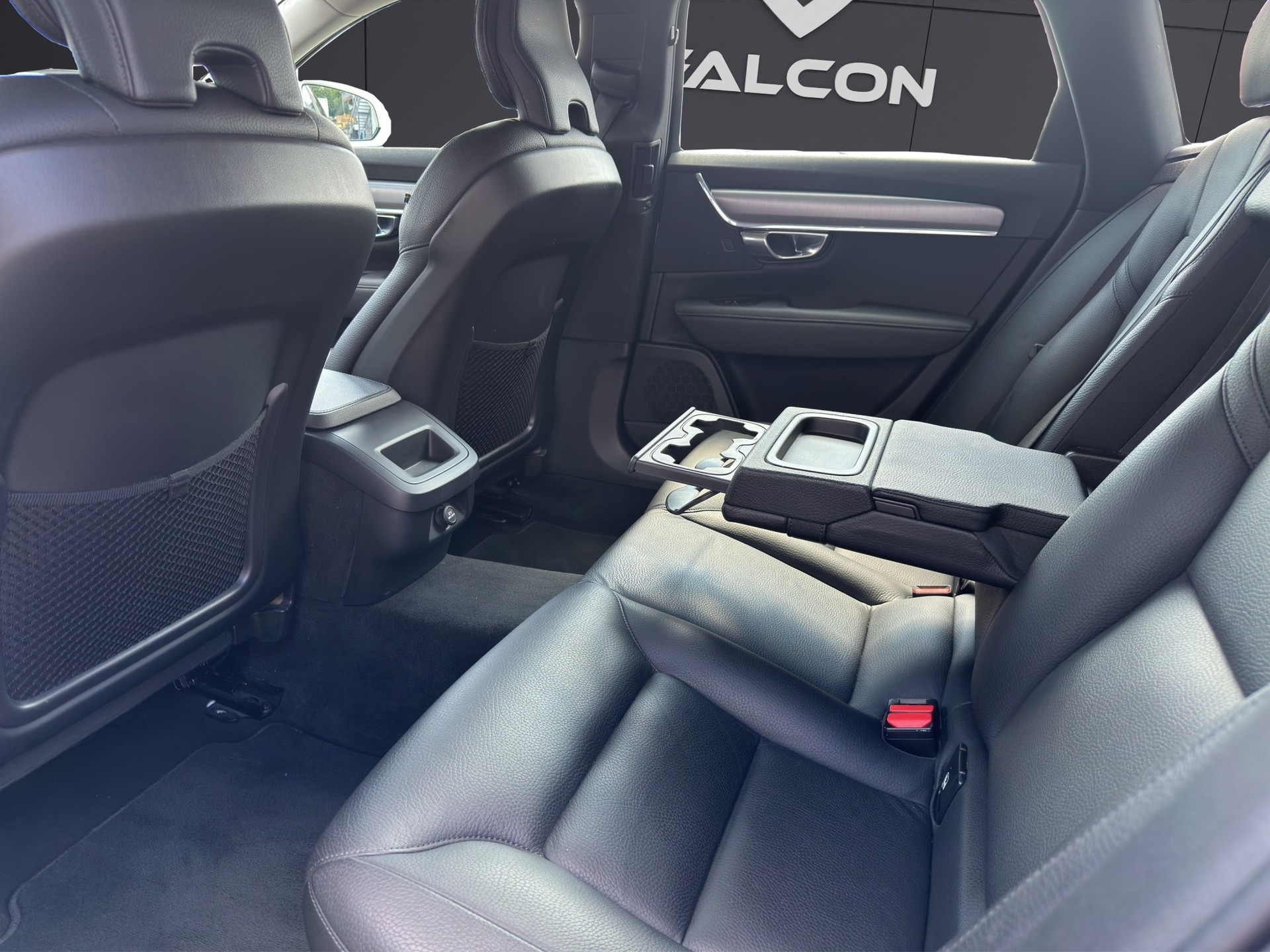 VOLVO V90 D3 Momentum Geartronic-image-38