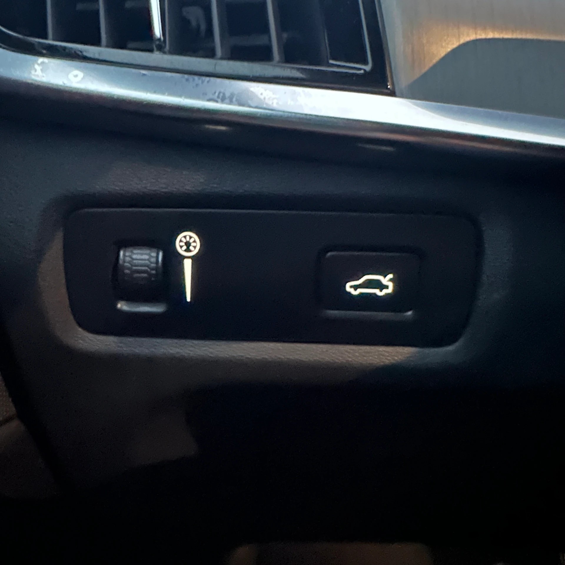 VOLVO V90 D3 Momentum Geartronic-image-27