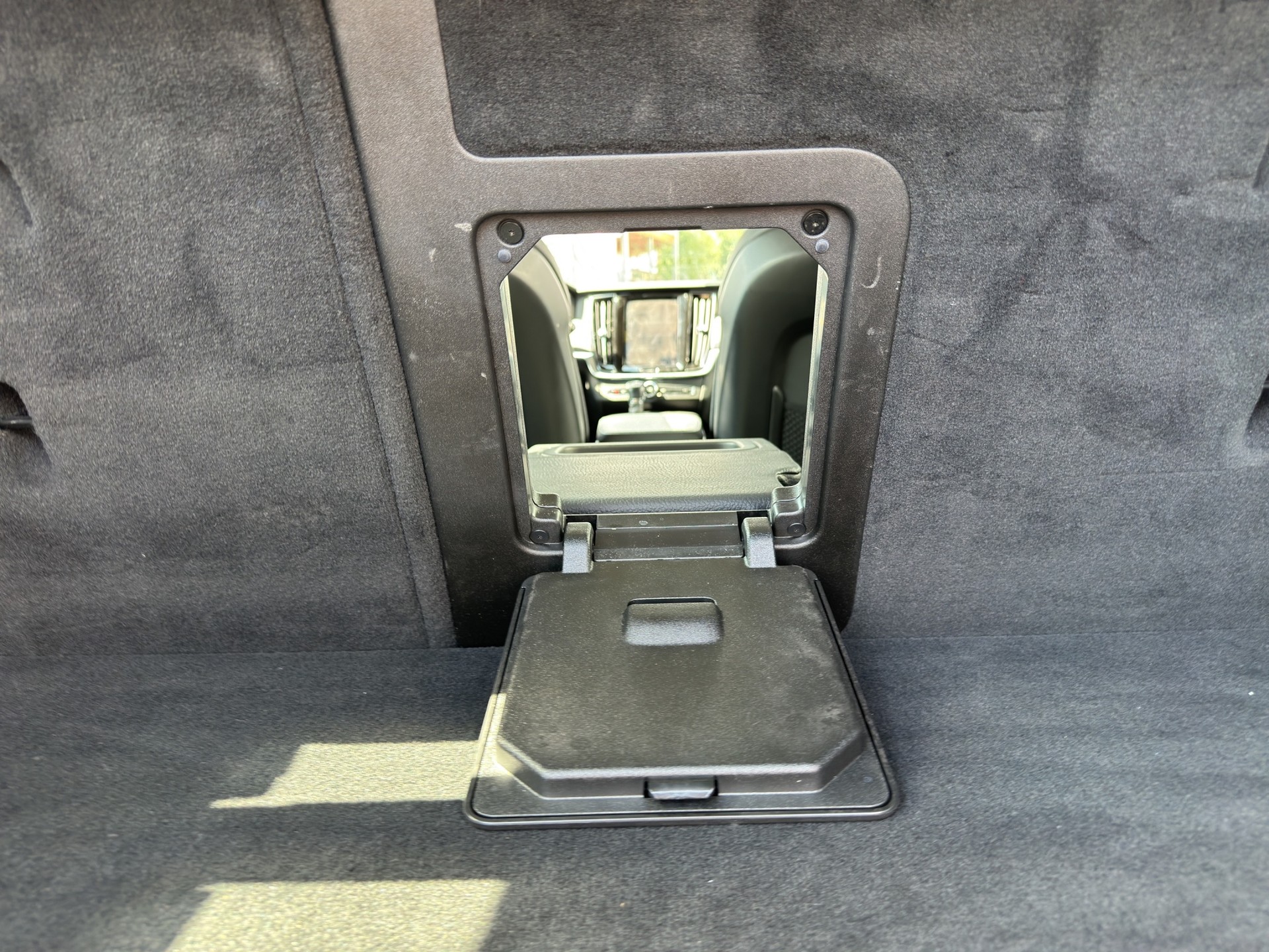 VOLVO V90 D3 Momentum Geartronic-image-59