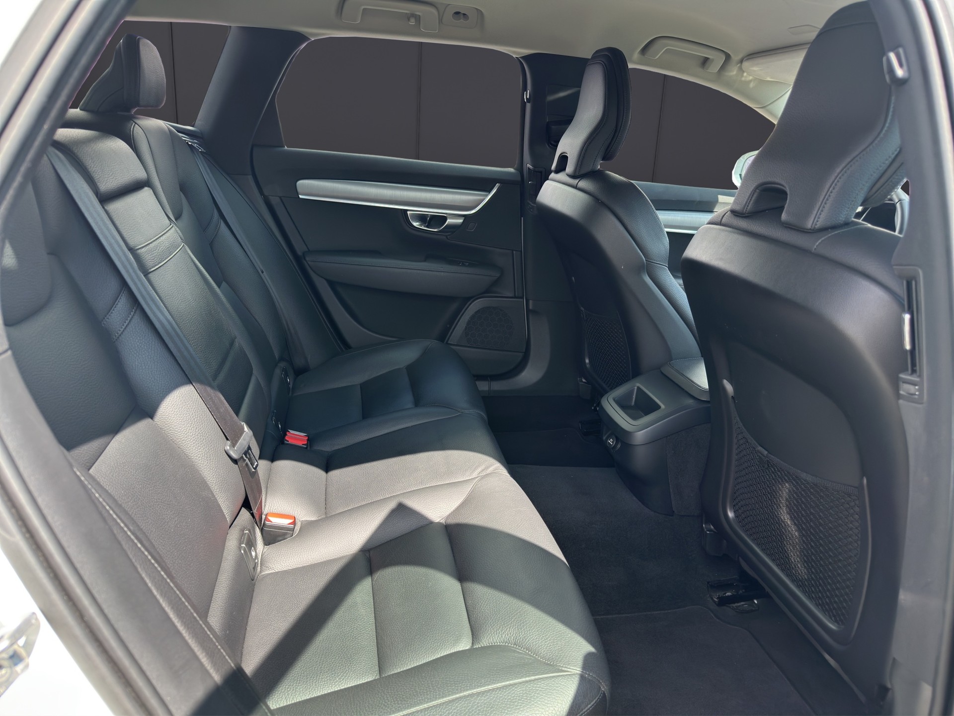 VOLVO V90 D3 Momentum Geartronic-image-37