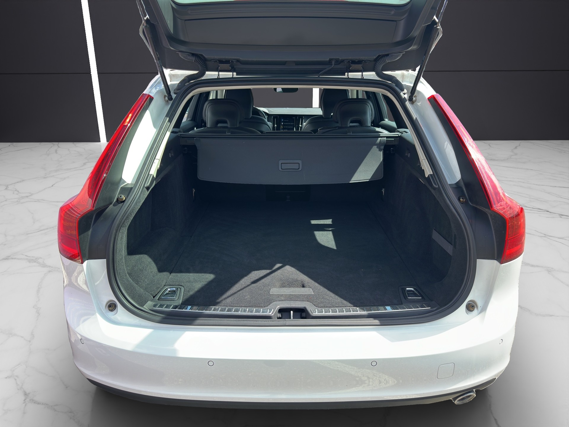 VOLVO V90 D3 Momentum Geartronic-image-8