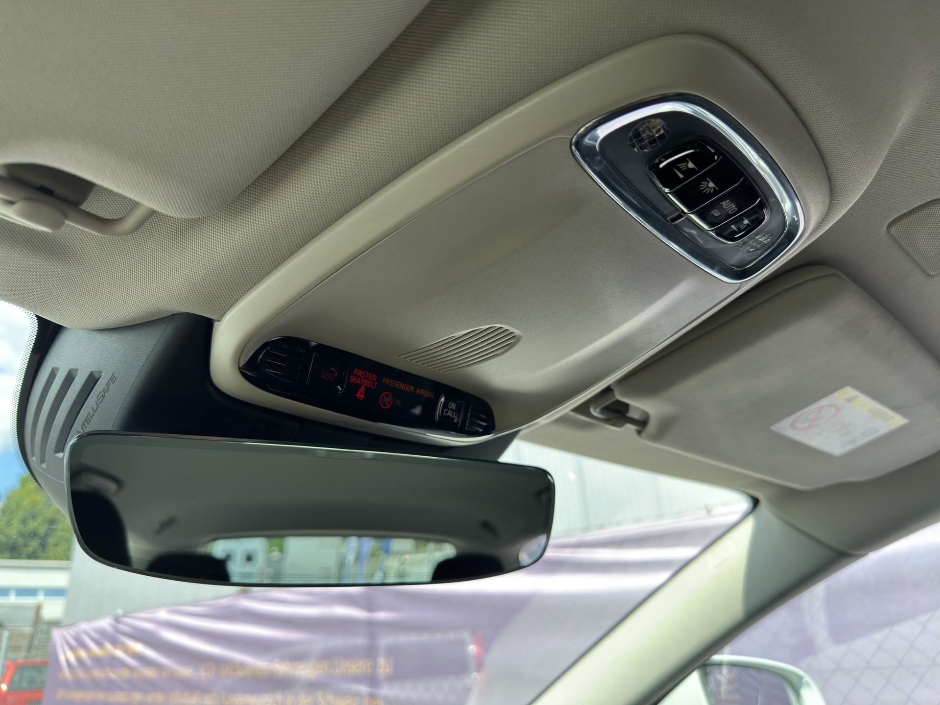 VOLVO V90 D3 Momentum Geartronic-image-35