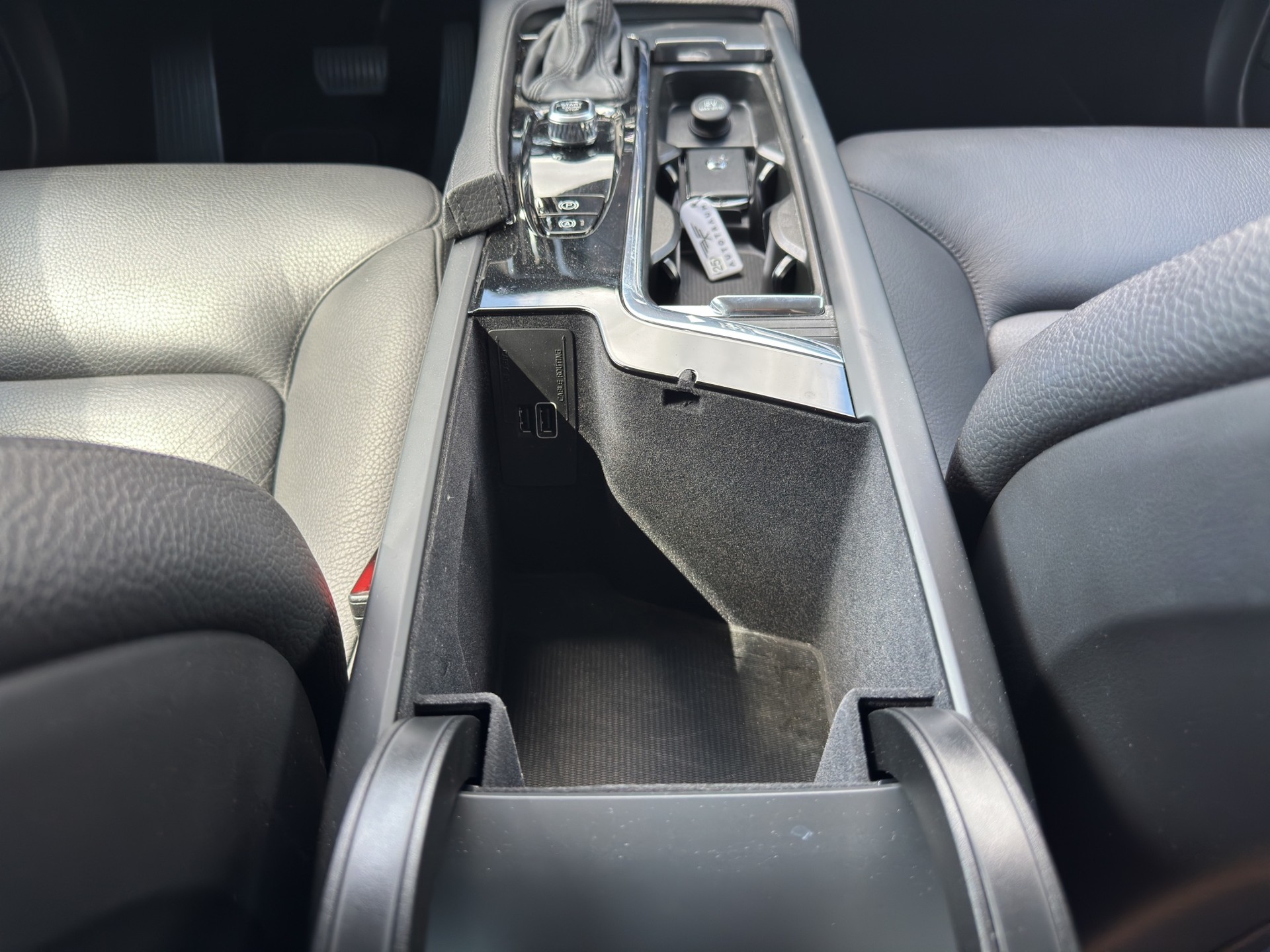 VOLVO V90 D3 Momentum Geartronic-image-53