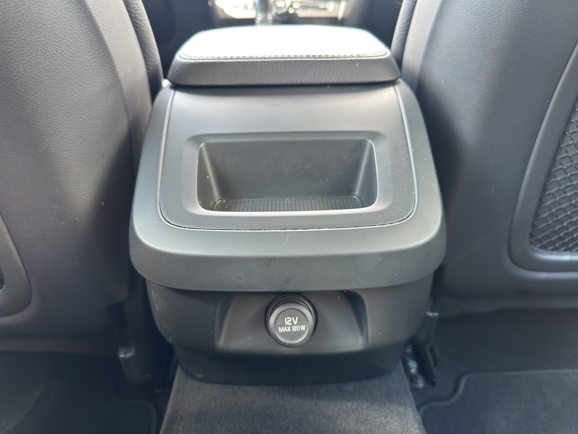 VOLVO V90 D3 Momentum Geartronic-image-40