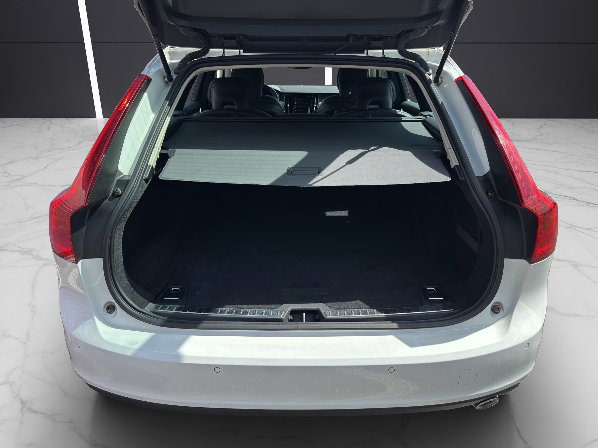 VOLVO V90 D3 Momentum Geartronic-image-9