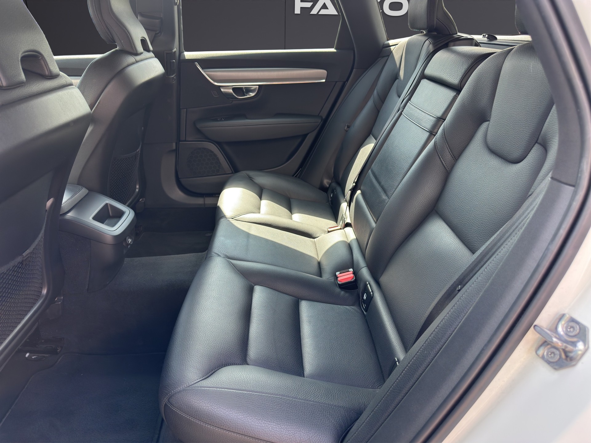 VOLVO V90 D3 Momentum Geartronic-image-36